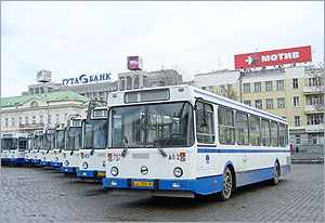 Автобусы ЛИАЗ на площади 1905 года